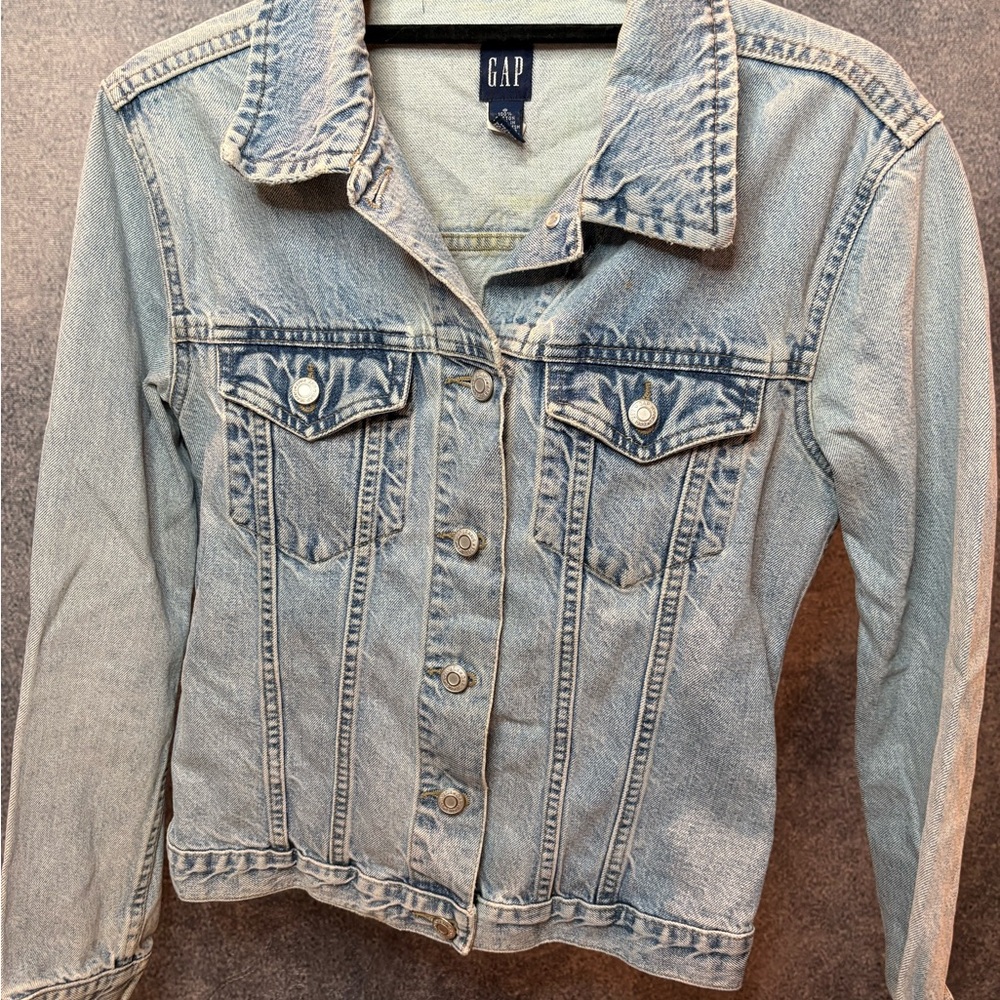 GAP Light Wash Classic Denim Jacket in Faded Blue